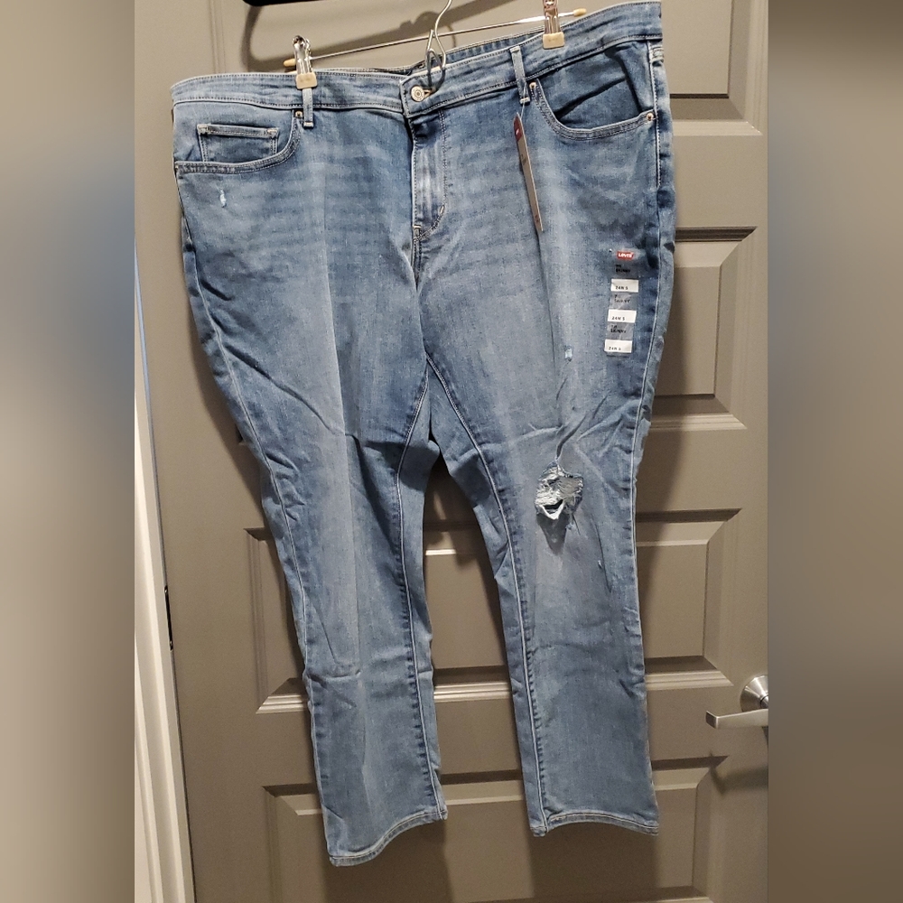 24 short Levi's skinny jeans